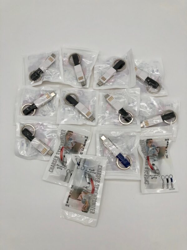 Paket obeskov s polnilnim USB kablom - paket 13 obeskov
