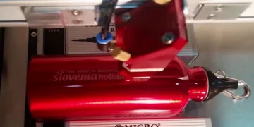 Gravura na aluminijaste bidone