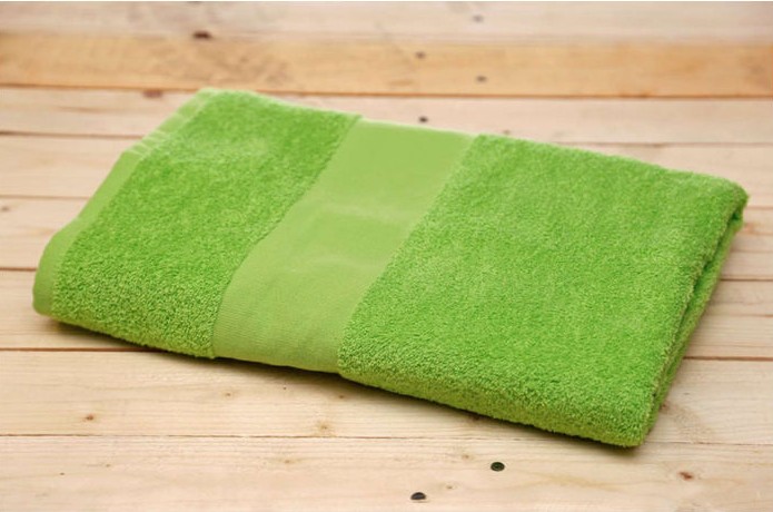 Brisača 100 % bombaž 360 g/m2 dim. 70 x 140 cm Brisača 100 % bombaž 360 g/m2 dim. 70 x 140 cm
