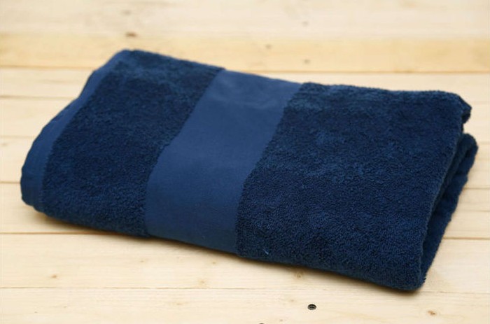 Brisača 100 % bombaž 360 g/m2 dim. 70 x 140 cm Brisača 100 % bombaž 360 g/m2 dim. 70 x 140 cm