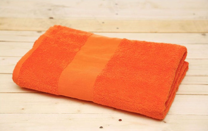 Brisača 100 % bombaž 360 g/m2 dim. 70 x 140 cm Brisača 100 % bombaž 360 g/m2 dim. 70 x 140 cm