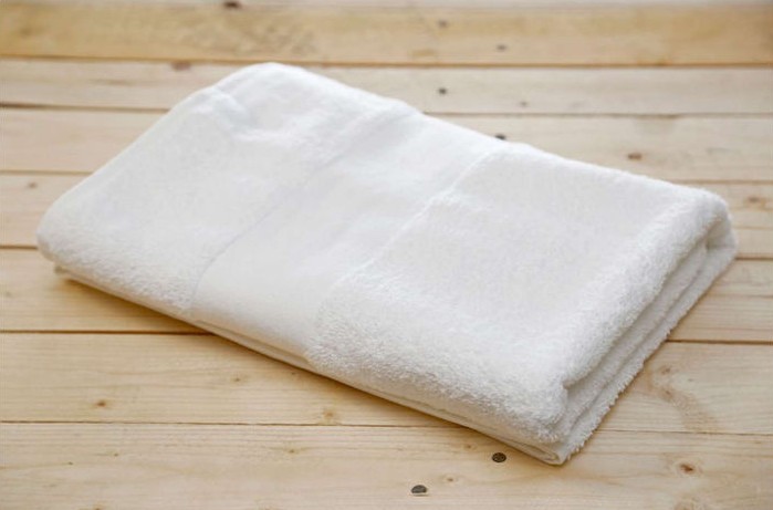 Brisača 100 % bombaž 360 g/m2 dim. 70 x 140 cm Brisača 100 % bombaž 360 g/m2 dim. 70 x 140 cm