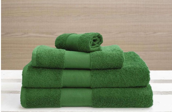 Brisača 100 % bombaž 450 g/m2 dim. 50 x 100 cm Brisača 100 % bombaž 450 g/m2 dim. 50 x 100 cm