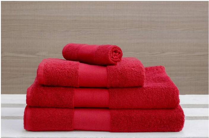 Brisača 100 % bombaž 450 g/m2 dim. 50 x 100 cm Brisača 100 % bombaž 450 g/m2 dim. 50 x 100 cm