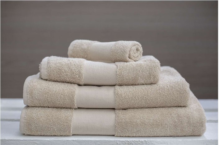 Brisača 100 % bombaž 450 g/m2 dim. 50 x 100 cm Brisača 100 % bombaž 450 g/m2 dim. 50 x 100 cm