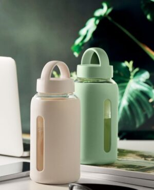 Borosilikatna steklenička - flaška v silikonskem ovoju 600 ml Boris