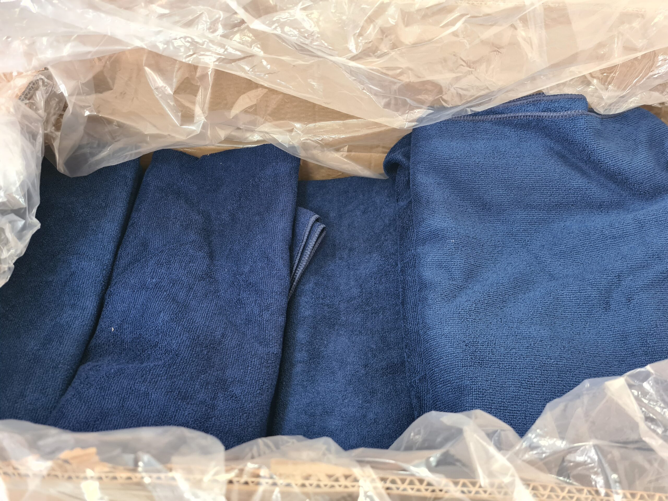 Paket  - brisača iz mikrovlaken 75x150cm temno modra - 50 kosov